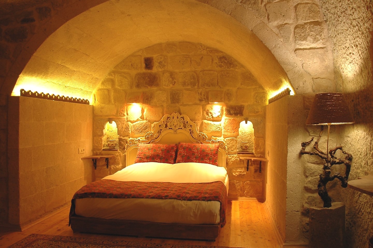 Şırahane Suite — authentic cave details