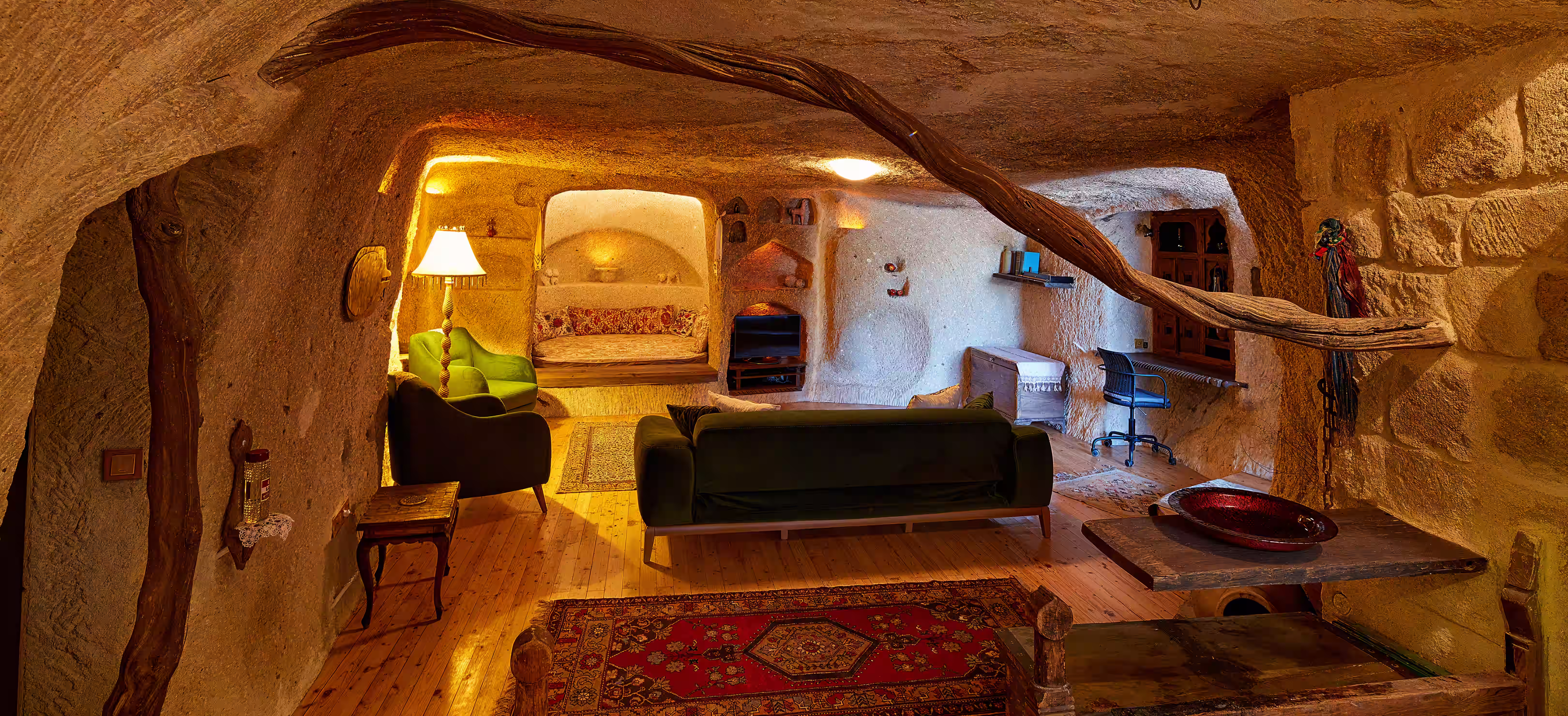 Anitya Cave House — taş doku ve doğal ışık